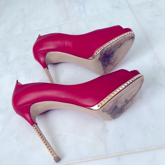 Classic Valentino open toe pumps with gold heels. - Picture 4 of 5